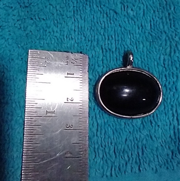 Elegant Silvertone Black Faux Onyx Pendant Necklace vintage - Picture 3 of 3